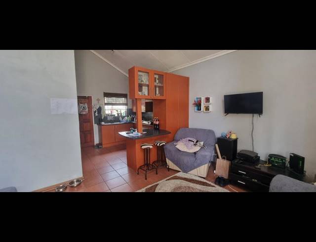 3 BEDROOM TOWNHOUSE FOR SALE IN HEUWELSIG ESTATE